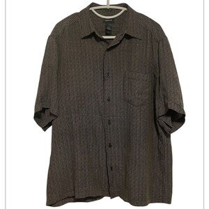 Claiborne Size Large Button Down Men’s Short Sleeve Geometric Silk Shirt
